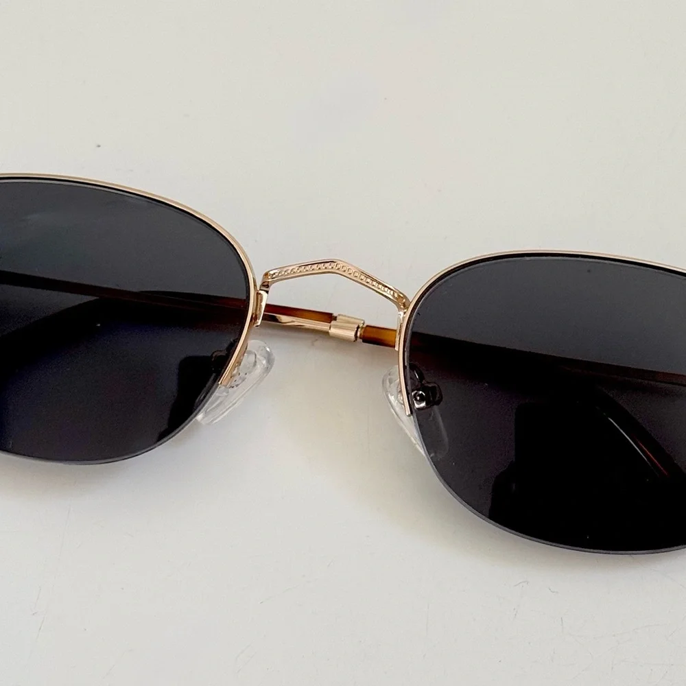 NWT Polarized designer polette sunglasses comes with hard travel case & dust bag